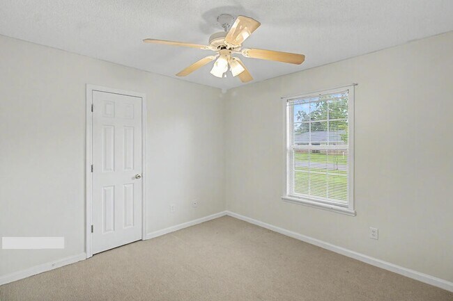 Building Photo - 340 McCumber Dr