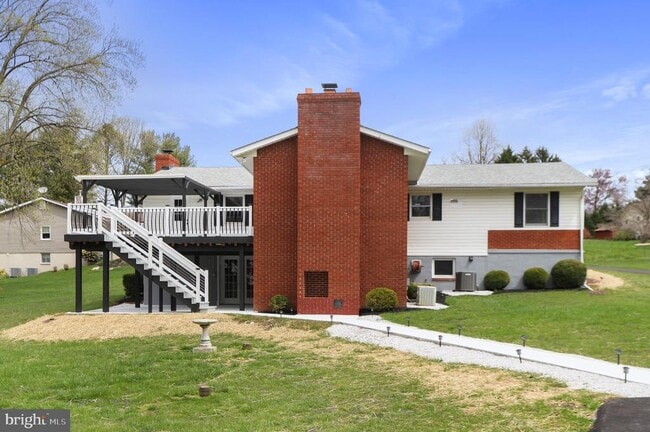 Building Photo - 5 Orchard Pl