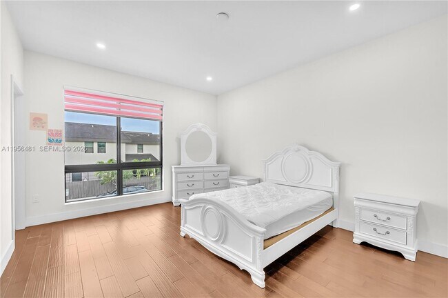 Building Photo - 10250 NW 76th Terrace