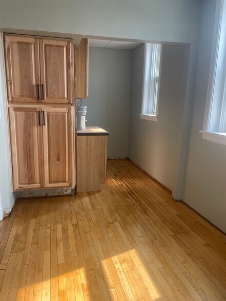 Kitchen - 319 N 4th Ave W