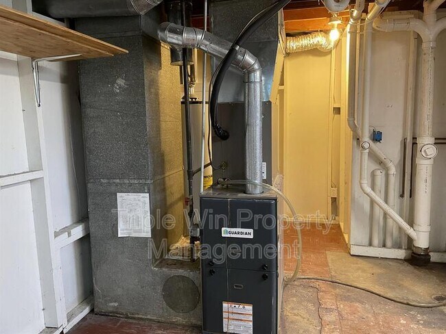 Building Photo - 1105 S Waterford Dr