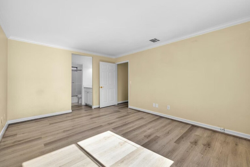 Building Photo - 3831 1/4 Bresee Ave