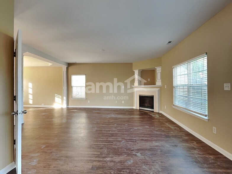 Building Photo - 2524 Ingleside Dr