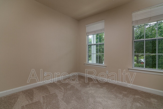 Building Photo - 127 Blossom Ridge Dr