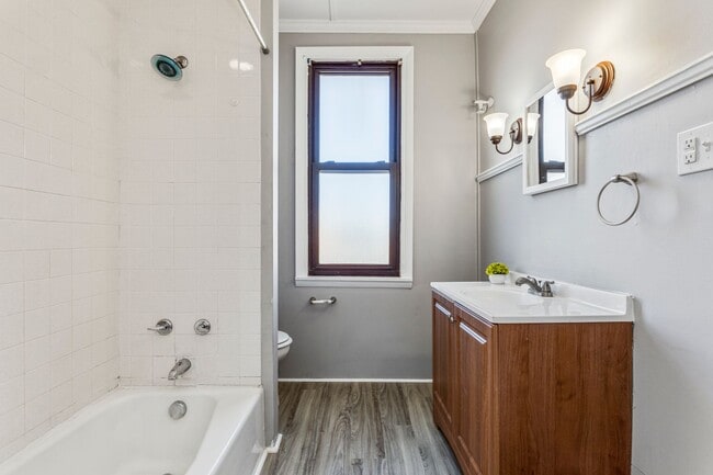 Building Photo - Updated House for Rent in Carrick!