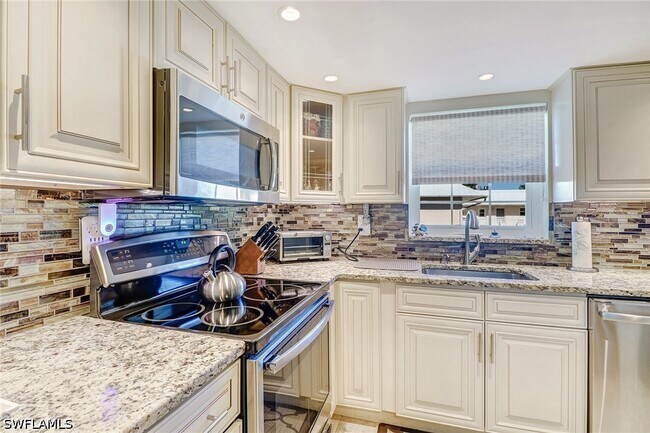 Building Photo - 1051 3rd St S