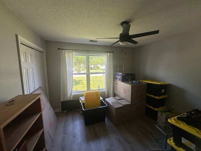 Building Photo - 3BR / 2BA with Garage Close to Dam Neck in...