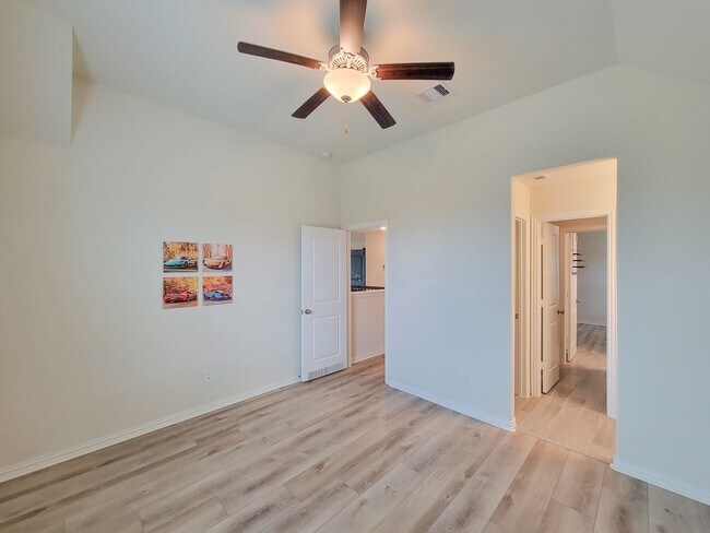 Building Photo - This thoughtfully designed home boasts 4 spacious bedrooms (2 down) and 3.5 baths, providing ampl...
