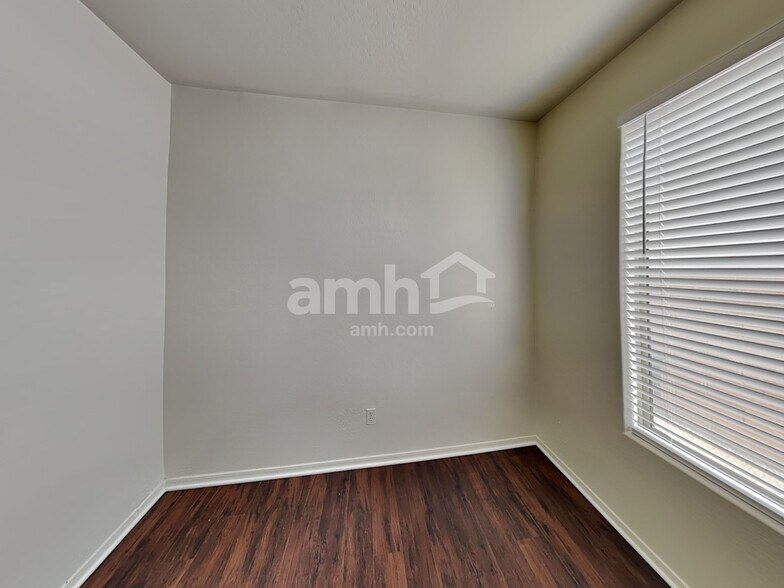 Building Photo - 12725 W Cheery Lynn Rd