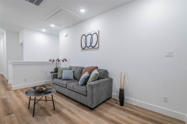 Building Photo - 3507 Ennis St