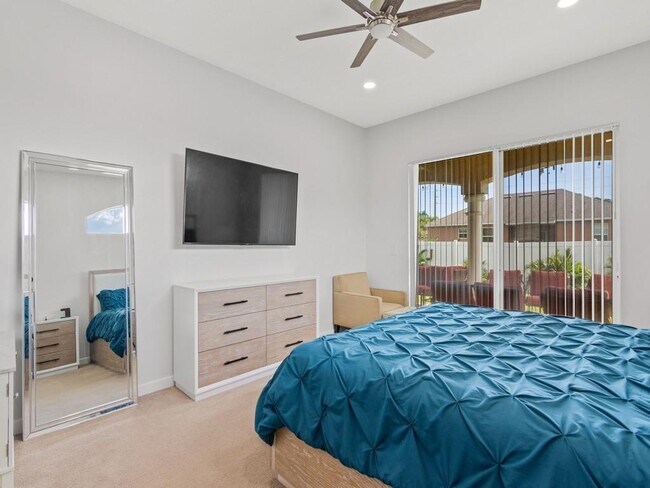 Building Photo - 6420 Parklane Ct