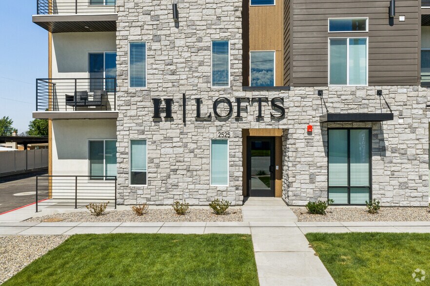 Building Entrance - H Lofts