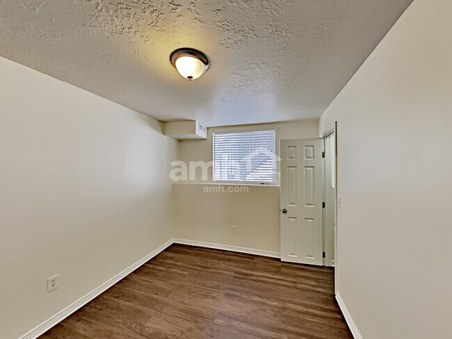 Building Photo - 1893 N 2475 W