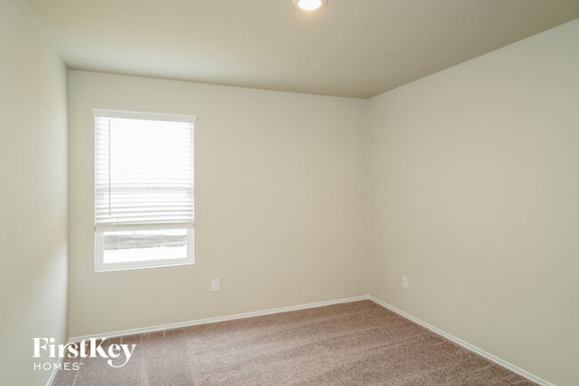Building Photo - 9806 Littleton Grist