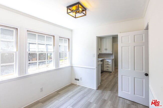 Building Photo - 2547 Canyon Dr