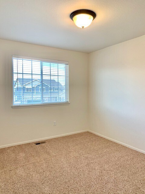 Building Photo - Spacious 3 Bedroom Home in Heron Pointe Subdivision in South Loveland/Berthoud!