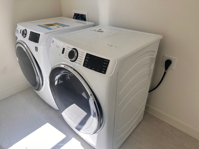 Building Photo - 17282 W Larkspur Dr