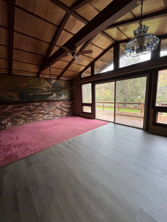 Building Photo - Two Bedroom Home on Austin Lake