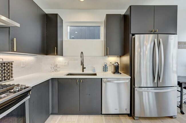 Building Photo - 3530 W Conejos Pl