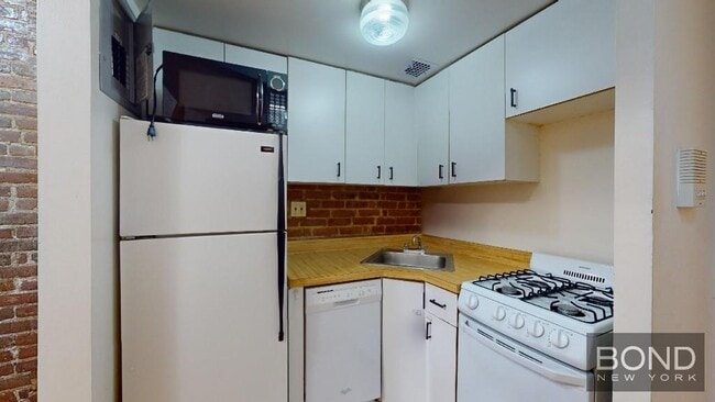 Building Photo - 722 Amsterdam Ave