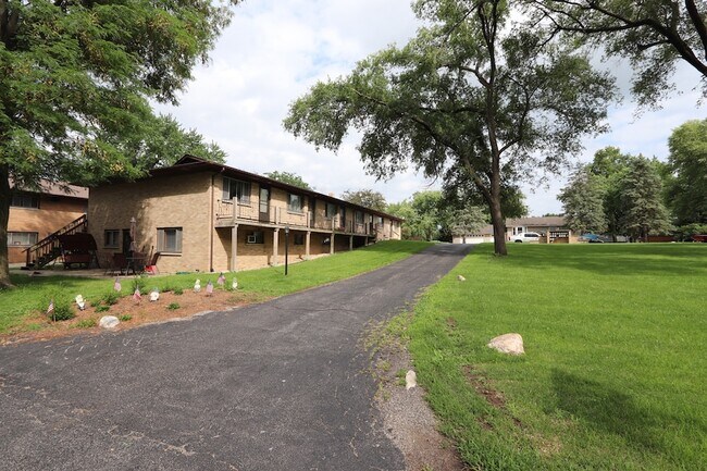 Building Photo - 322 Maple Dr