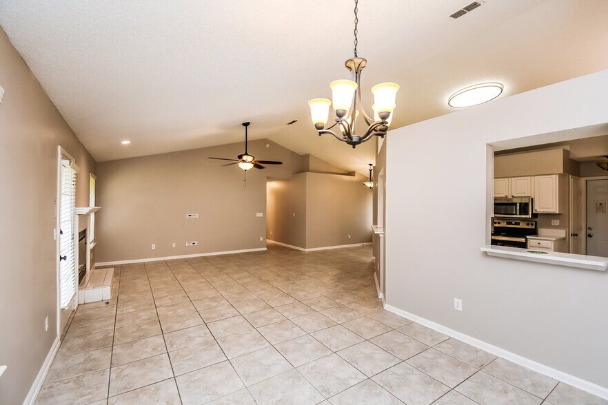 Building Photo - 8618 Wyndhurst Dr
