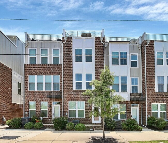Primary Photo - 256 Parkwood Ave