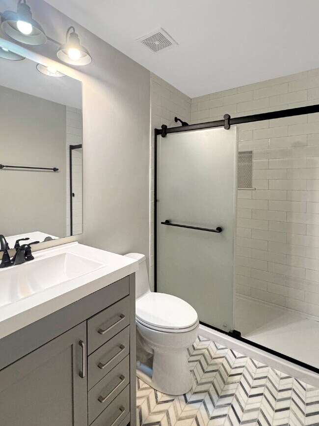 Building Photo - Now Available in Heritage Pointe!