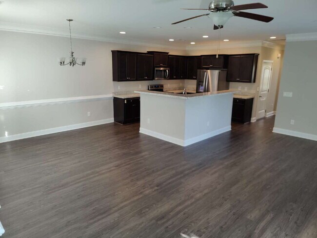 Building Photo - 847 Silver Leaf Dr