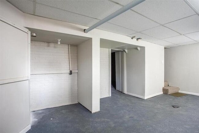 Building Photo - Fantastic 3bd/2ba home! Coming soon!