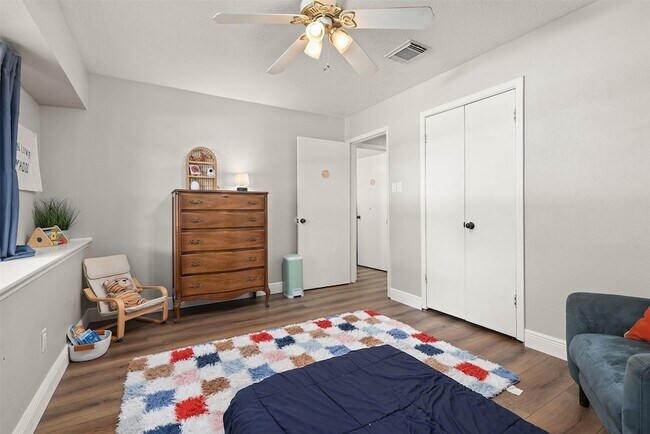 Building Photo - 1819 Meadow Creek Dr