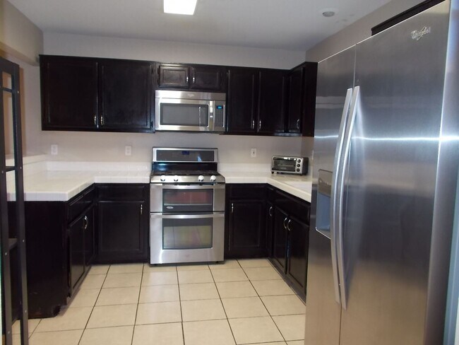 Building Photo - Comfort & Space in a Furnished Home