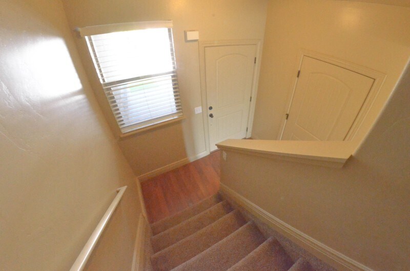 Building Photo - 84 E 715 S
