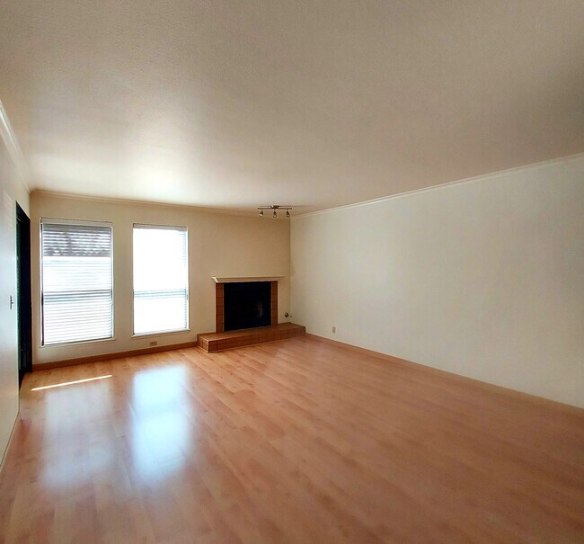 Building Photo - 1644 San Miguel Dr