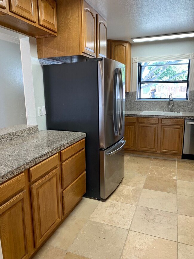 Building Photo - 3 Bedroom, 1 Bathroom Home in N. Highlands