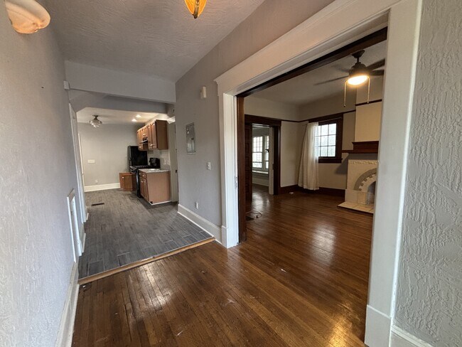 Building Photo - 347 Cottage Ave