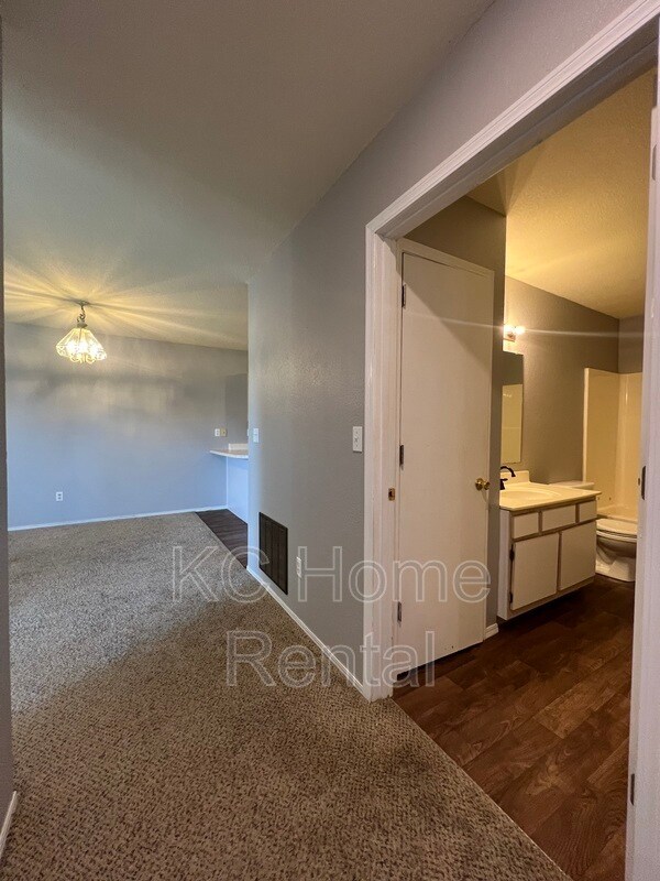Building Photo - 2128 Highridge Dr