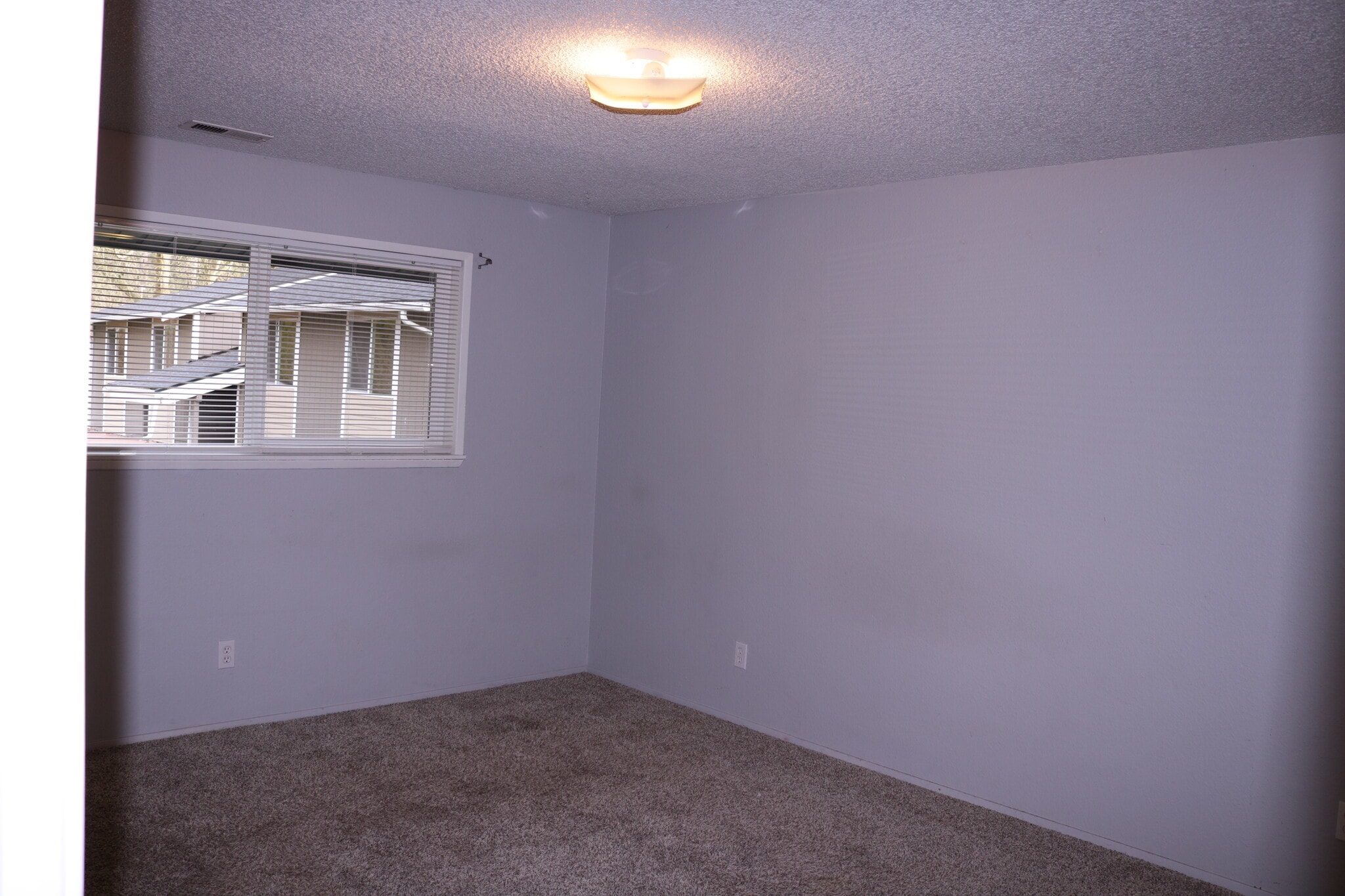 Building Photo - 15906 Elm St E