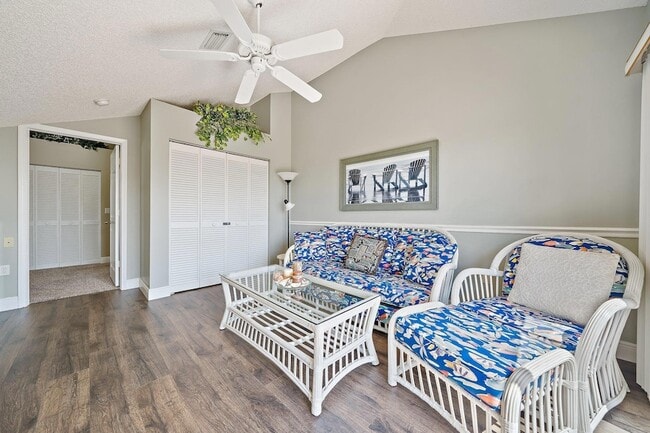 Building Photo - 860 Bella Vista Ct S