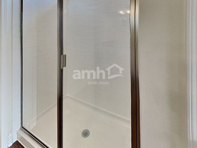 Building Photo - 413 Pine Terrace Dr