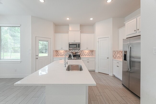 Building Photo - 112 Red Cascade Trl