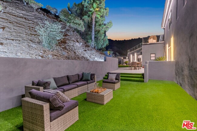 Building Photo - 7966 Mulholland Dr