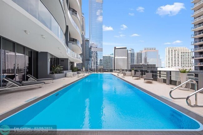 Building Photo - 1000 Brickell Plaza