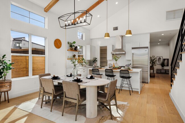 Building Photo - 623 Colima St