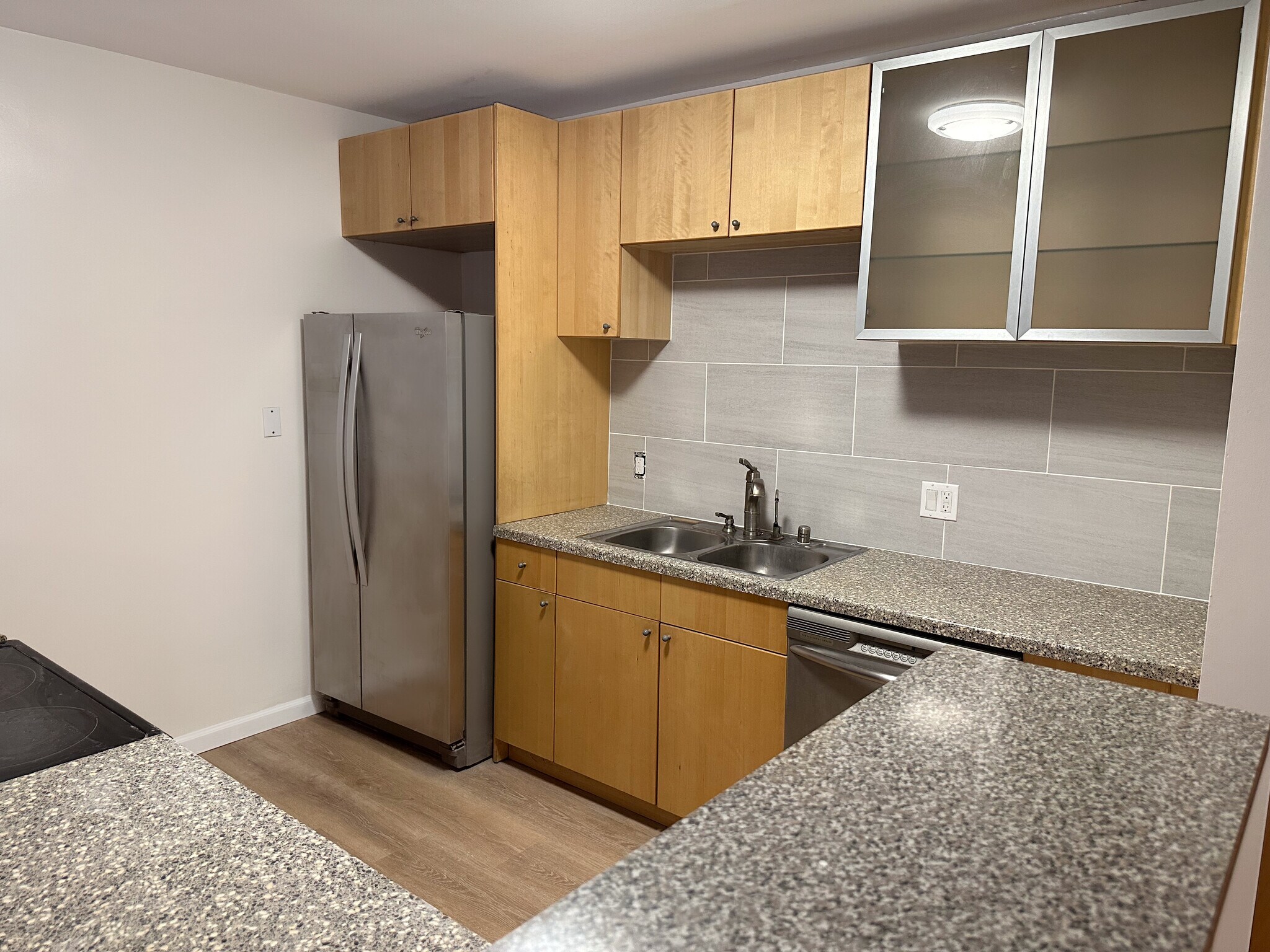 Building Photo - 12955 Riverside Dr
