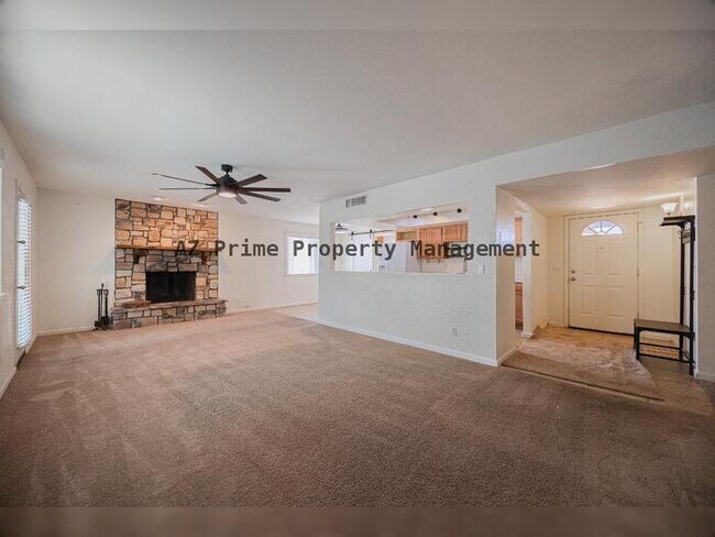 Building Photo - 2429 E Juanita Ave