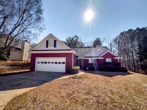 Building Photo - Beautiful Home with Fenced Backyard Near UGA Vet School