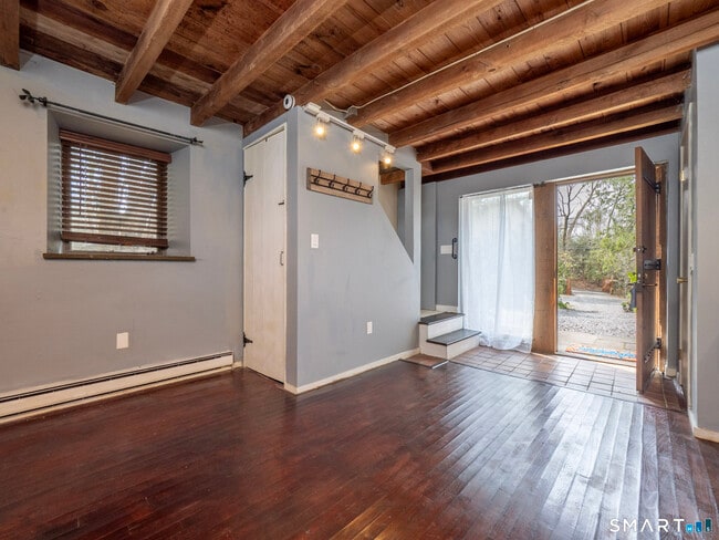 Building Photo - 128 Perry Ave