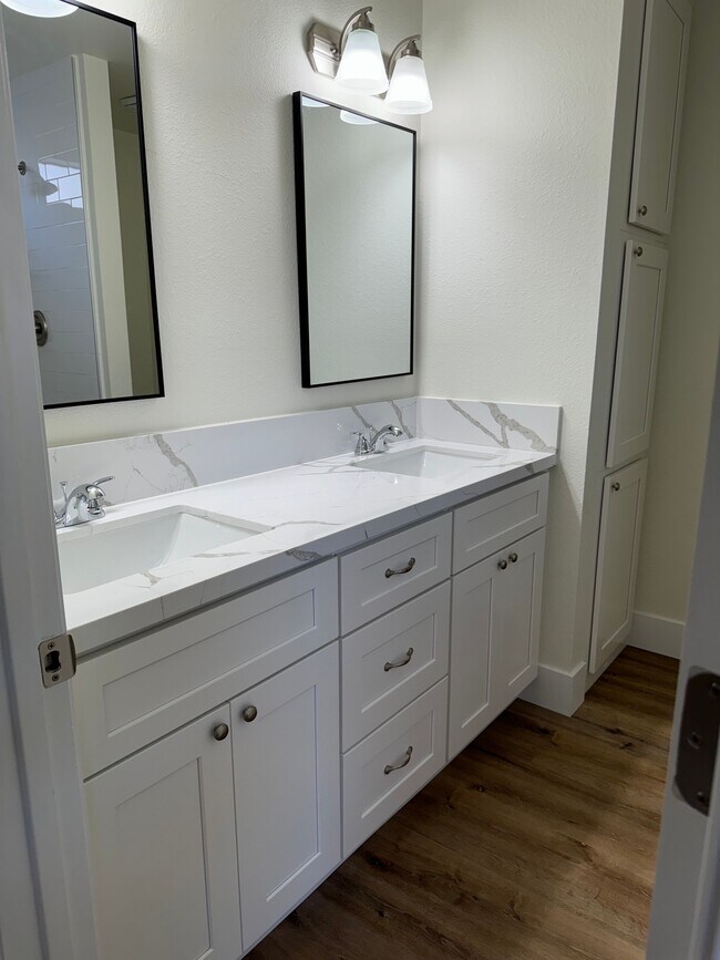 Building Photo - 1024 Michelle Ct