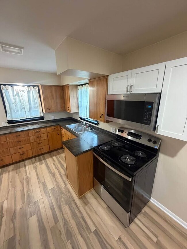 Building Photo - ?Beautifully Remodeled Modern Smart Home for Rent! ?